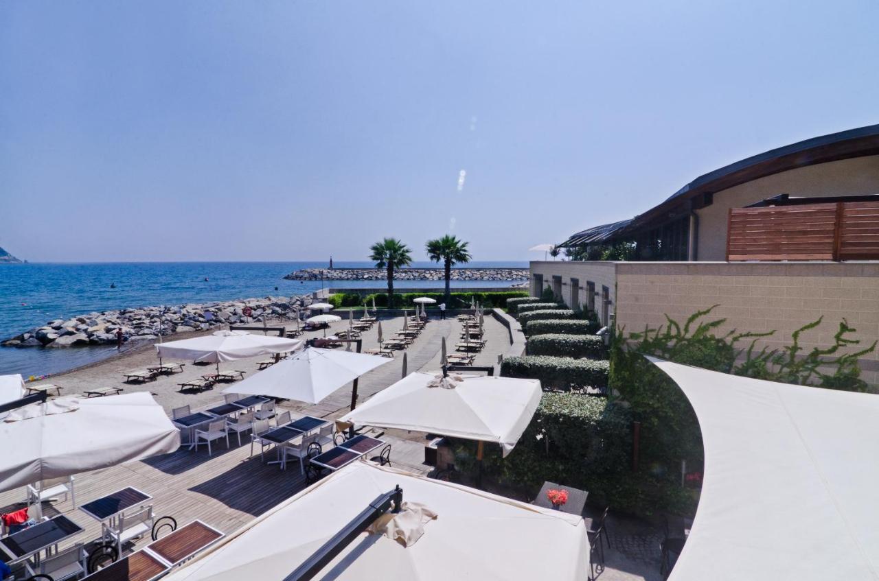 Hotel Riviera Dei Fiori San Lorenzo al Mare Exterior foto